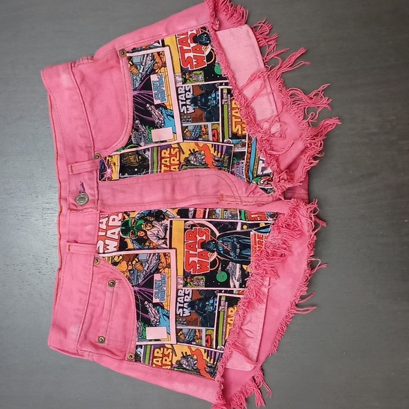 Levi's Pink Star Wars Jean Shorts - Picture 1 of 7
